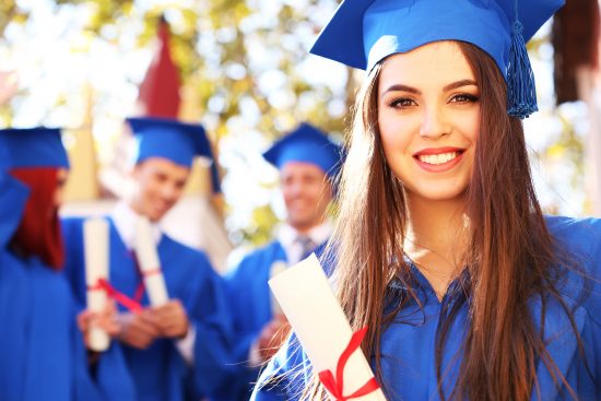 How to Invest in Your College Education the Right Way: For Free Scholarship