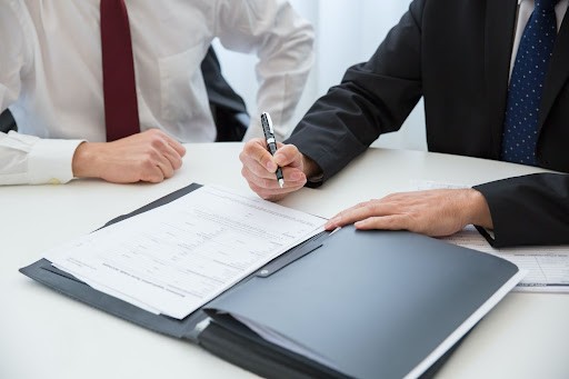 5 Reasons Why Consulting a Lawyer Is Essential When Starting a New Business